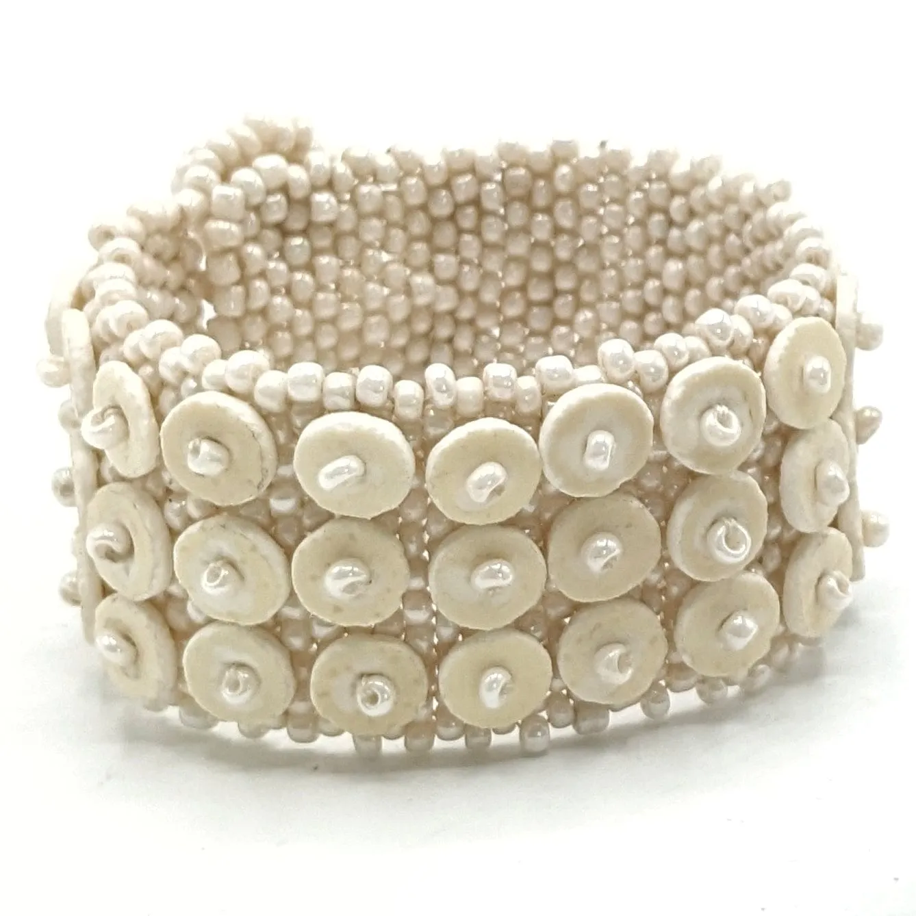 Bracelet élégant en perles durables faites à la main en coquille d'œuf d'autruche