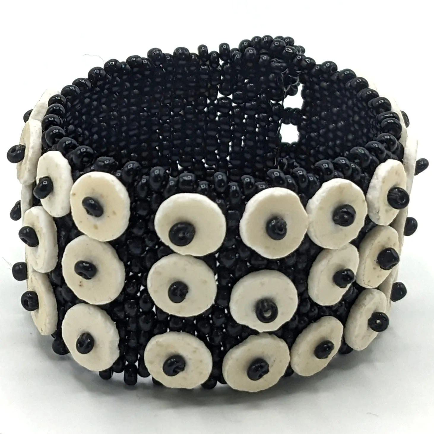 Bracelet élégant en perles durables faites à la main en coquille d'œuf d'autruche