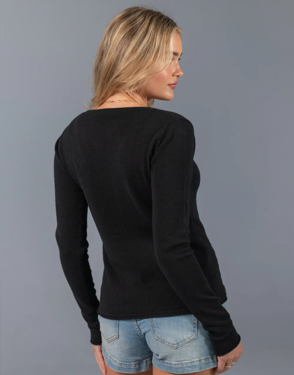 Cropped V Neck Cashmere Sweater in Black